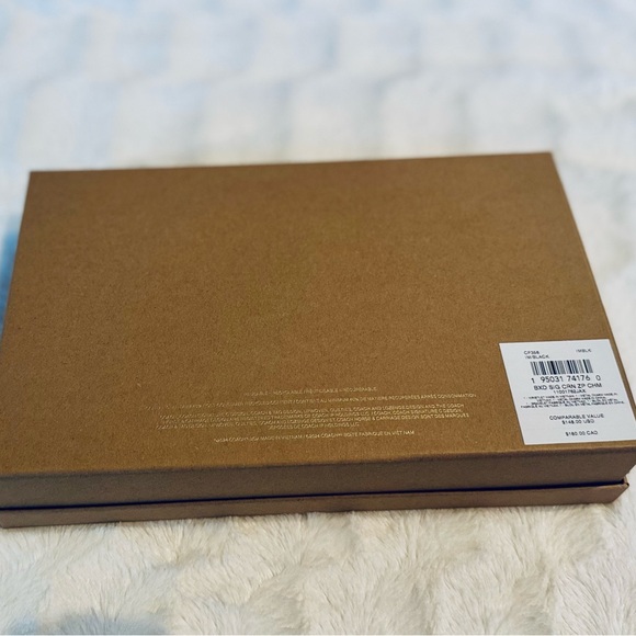 Boxed Corner Zip Wristlet - Picture 5 of 5